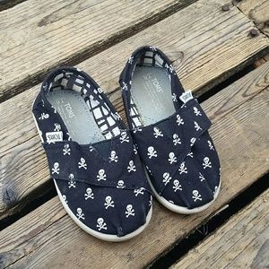 Boys TOMS Skull Skeleton Print Shoes